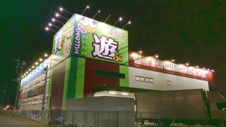 千葉鑑定団 酒々井店の外観写真（クレーンゲーム店舗）
