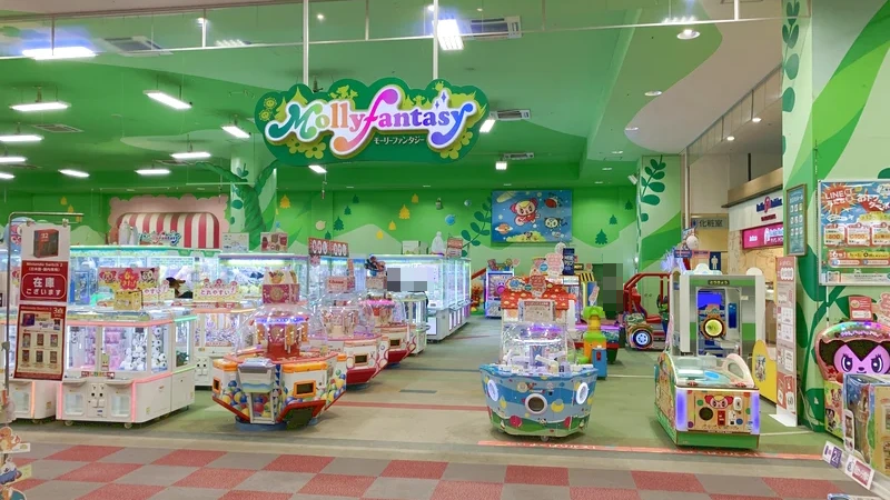 モーリーファンタジー鎌ヶ谷店の外観。イオン鎌ヶ谷店内にあるクレーンゲームコーナーの入口を撮影した写真