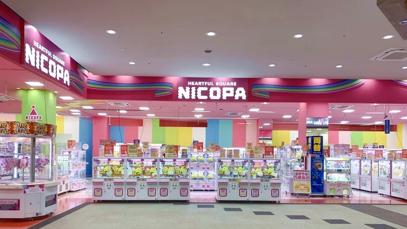 にこぱ アクロスモール新鎌ヶ谷店の外観。ショッピングモール内にある店舗入口を撮影した写真