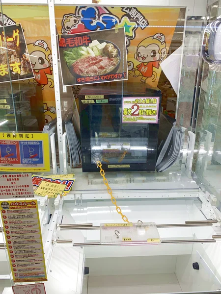 千葉鑑定団酒々井店のクレーンゲーム台の写真（クレーンゲーム店舗）