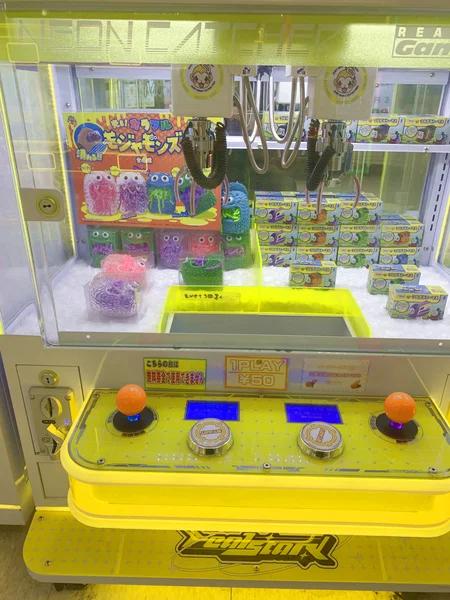 千葉鑑定団酒々井店のクレーンゲーム台の写真（クレーンゲーム店舗）