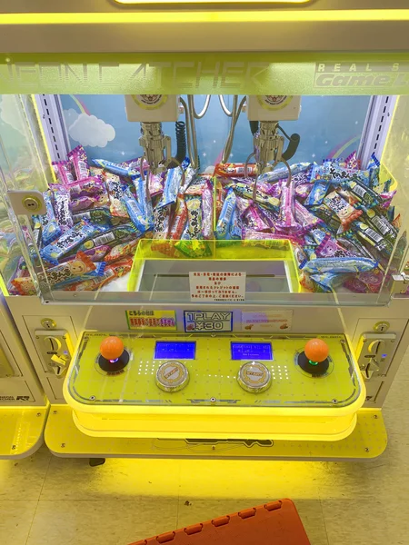 千葉鑑定団酒々井店のクレーンゲーム台の写真（クレーンゲーム店舗）