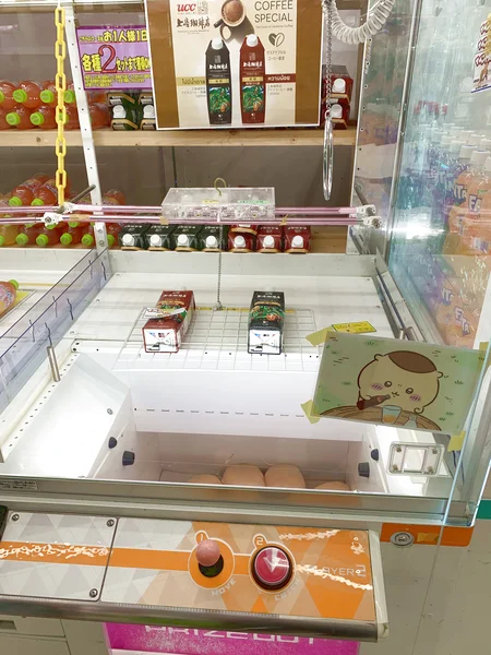 千葉鑑定団酒々井店のクレーンゲーム台の写真（クレーンゲーム店舗）