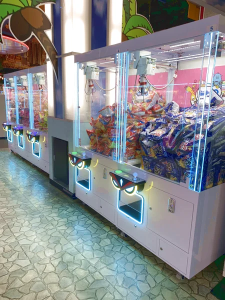 GiGOクレーンゲームオアシス フェスティバルウォーク蘇我のクレーンゲーム台の写真（クレーンゲーム店舗）