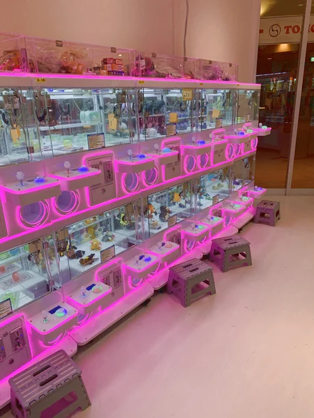 クレーン活動じゃんとれ 成田店のクレーンゲーム台の写真（クレーンゲーム店舗）